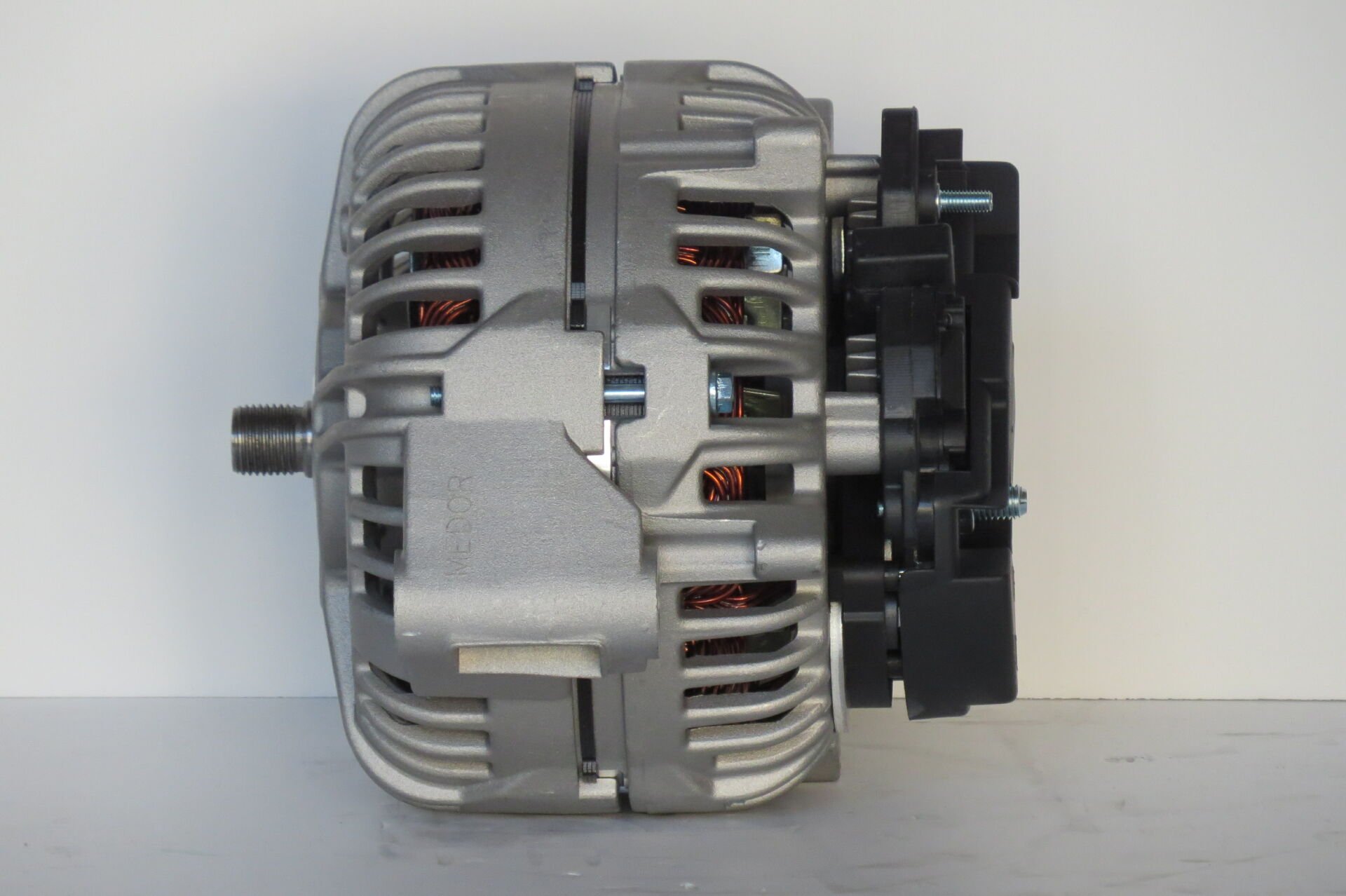 ALT 297  ALTERNATÖR 12V 200A NEWHOLLAND DEUTZ  MASSEY FERGUSON JOHN DEREE   0124615043    AL166647  0124625031
