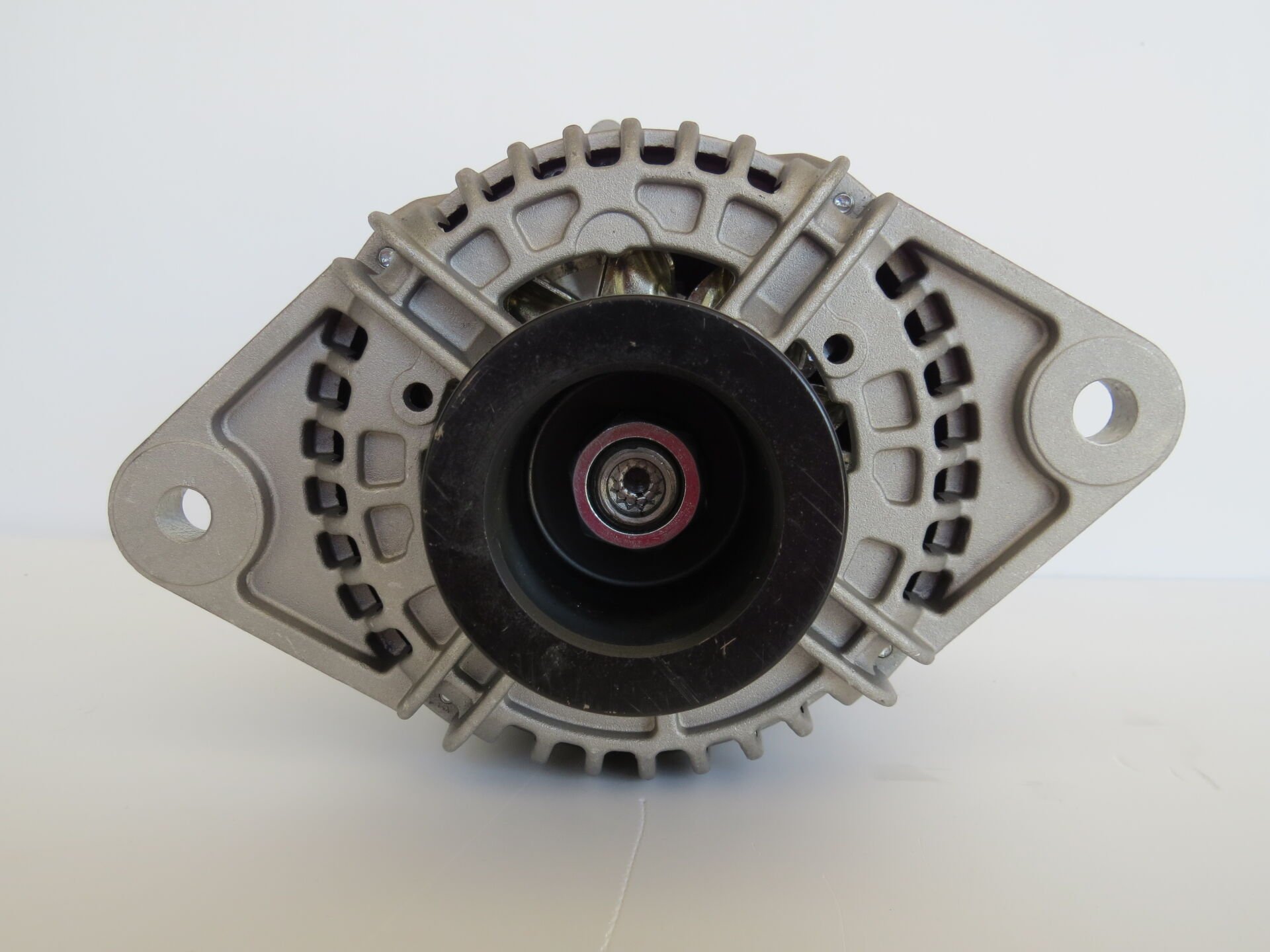 MEDOR ALT 389  ALTERNATÖR 24V 110A VOLVO FH-FM 0124655008    20409240    20899351   0986049360    20849351    21429786 0124655012