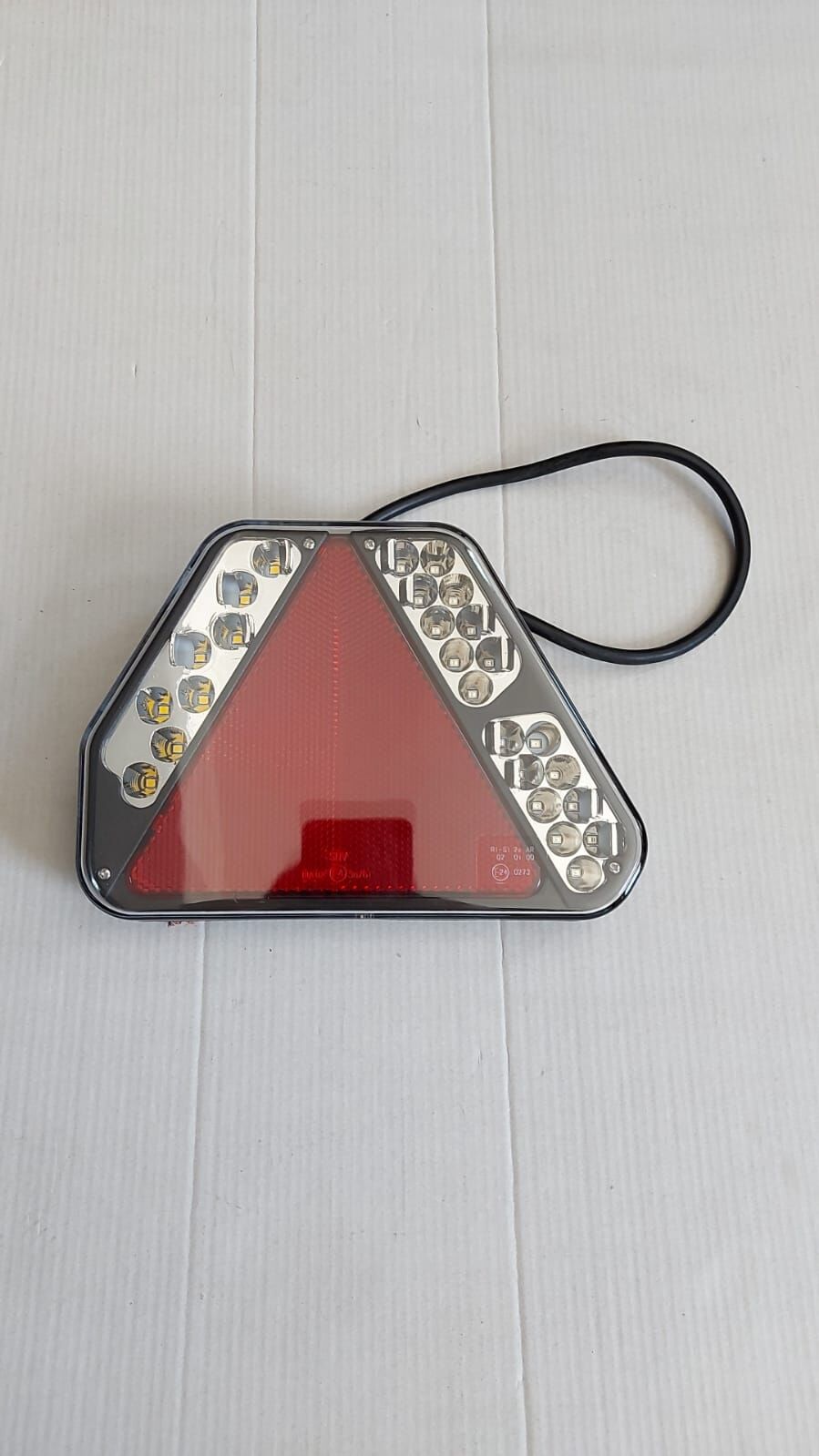 ÜÇGENLİ RÖMORK LAMBASI FULL LED SAĞ E ONAYLI KARAVAN STOP