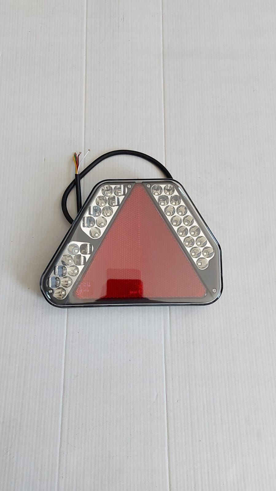 ÜÇGENLİ RÖMORK LAMBASI FULL LED SOL E ONAYLI KARAVAN STOP