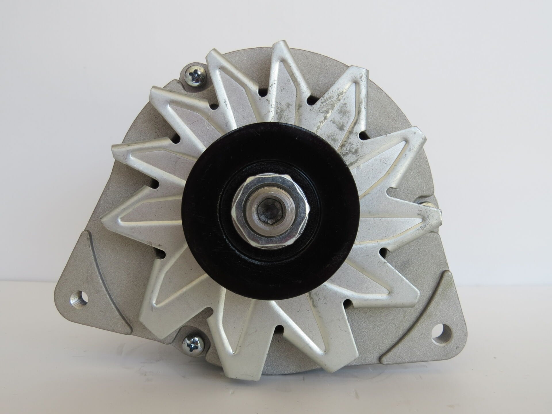 ALT 196 ALTERNATÖR 12V 70A FORD ESCORT-FİESTA JSB HİDROMEK    LRA376    LRA640    24322    0120488210   0120489048 LRA228