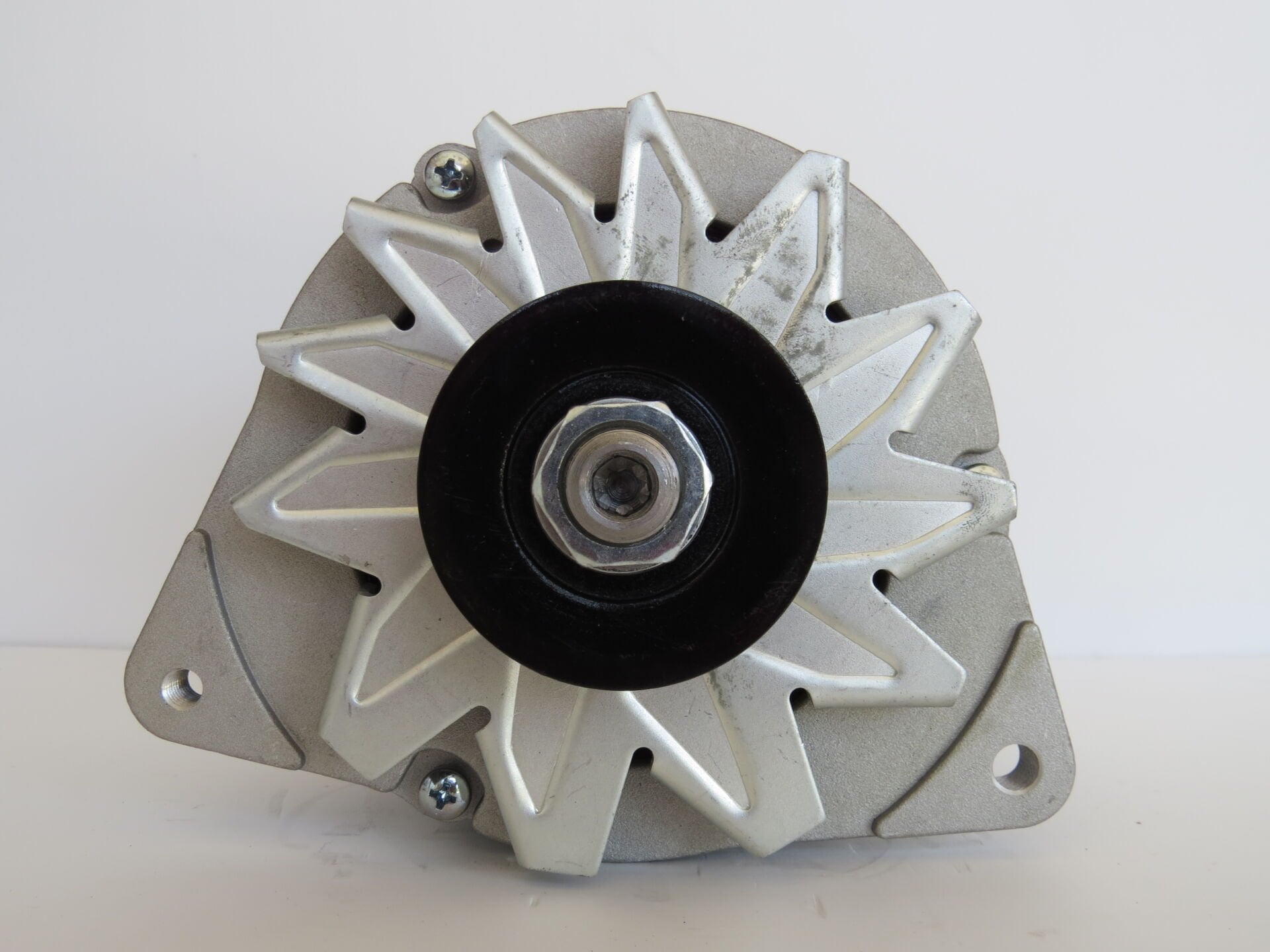 ALT 196 ALTERNATÖR 12V 70A FORD ESCORT-FİESTA JSB HİDROMEK    LRA376    LRA640    24322    0120488210   0120489048 LRA228