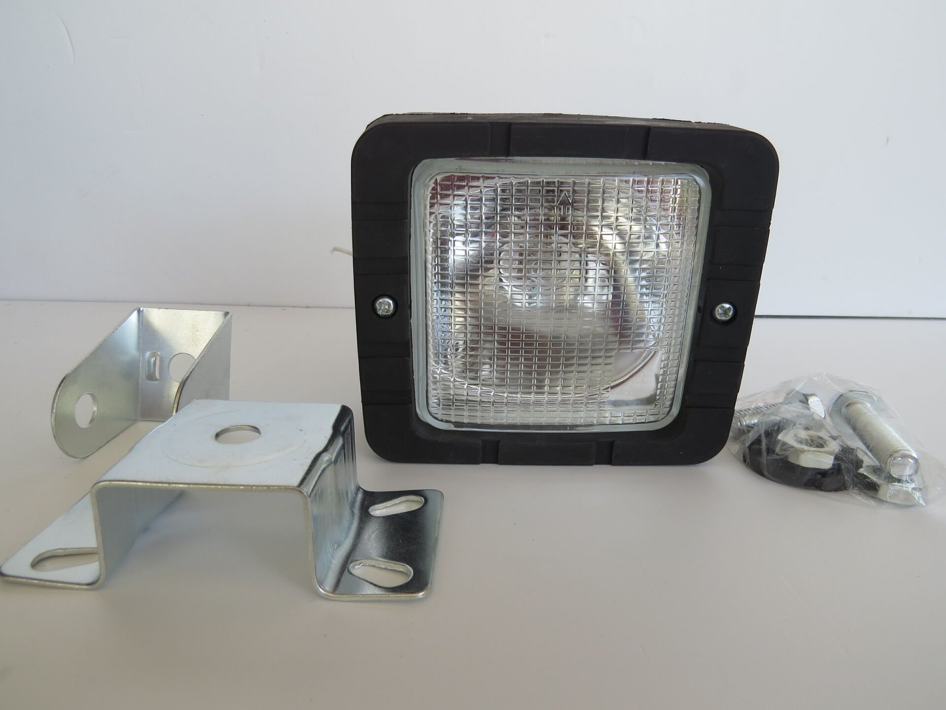 MEDOR MD 838120 ÇALIŞMA LAMBASI İŞ MAK.12V KARE/BEYAZ 43.3-3611BE