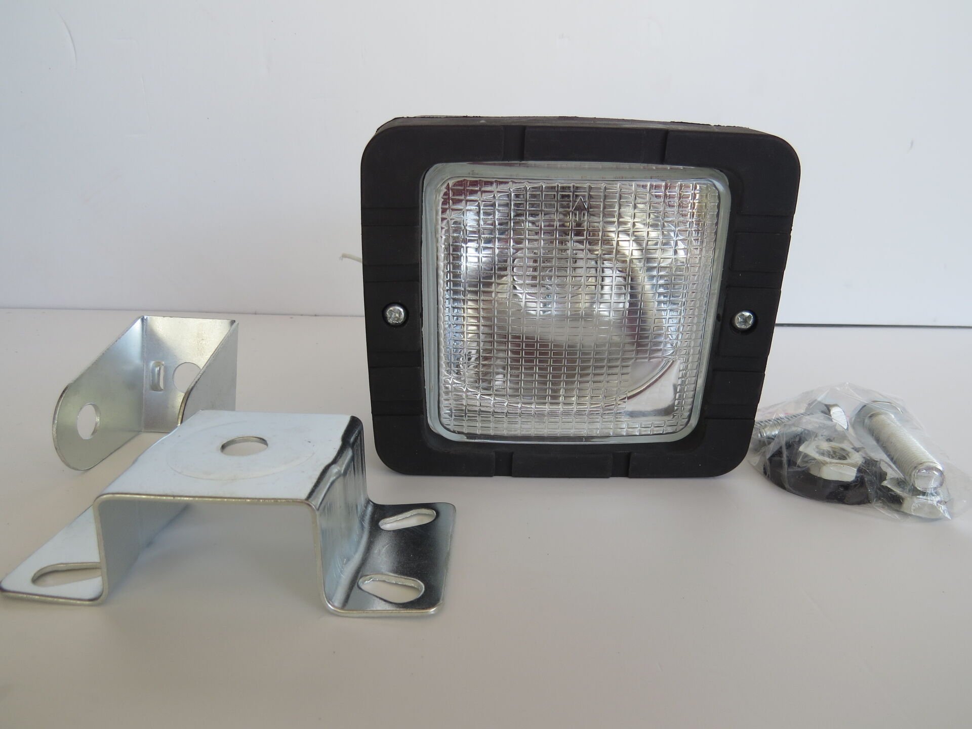 MEDOR MD 838120 ÇALIŞMA LAMBASI İŞ MAK.12V KARE/BEYAZ 43.3-3611BE