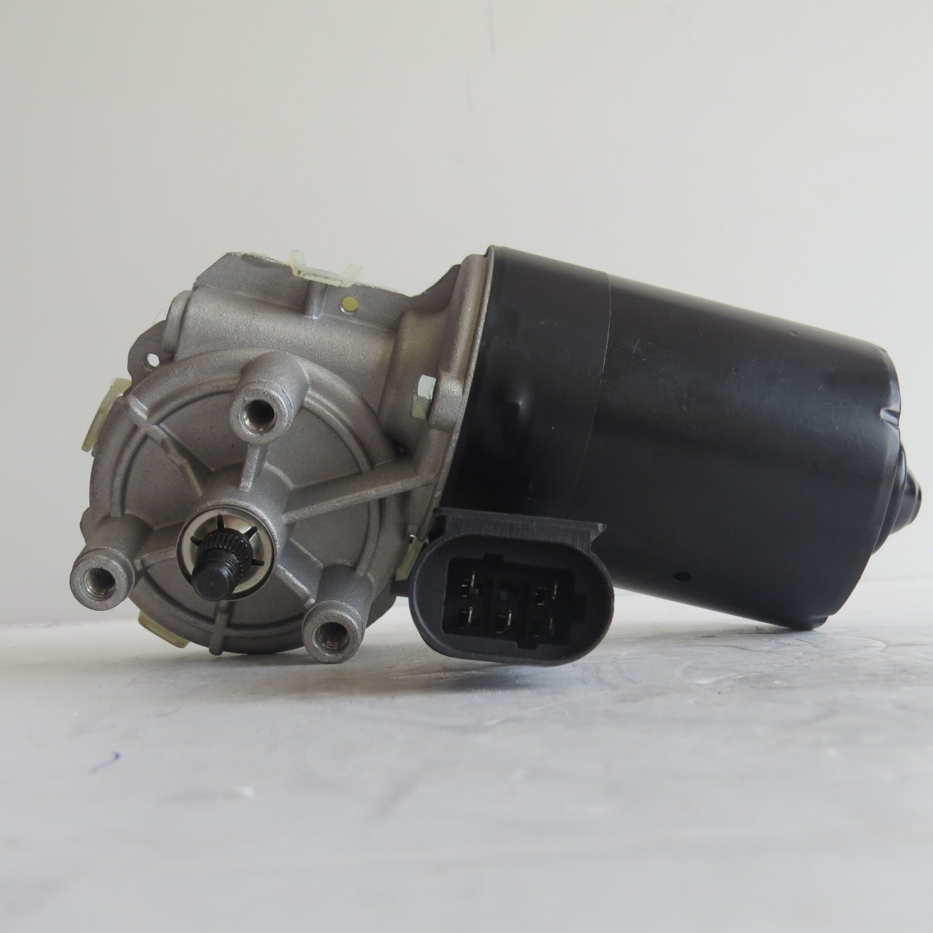 MEDOR MD 56392    SİLGİ  MOTORU RENAULT 19 KK1032M-01