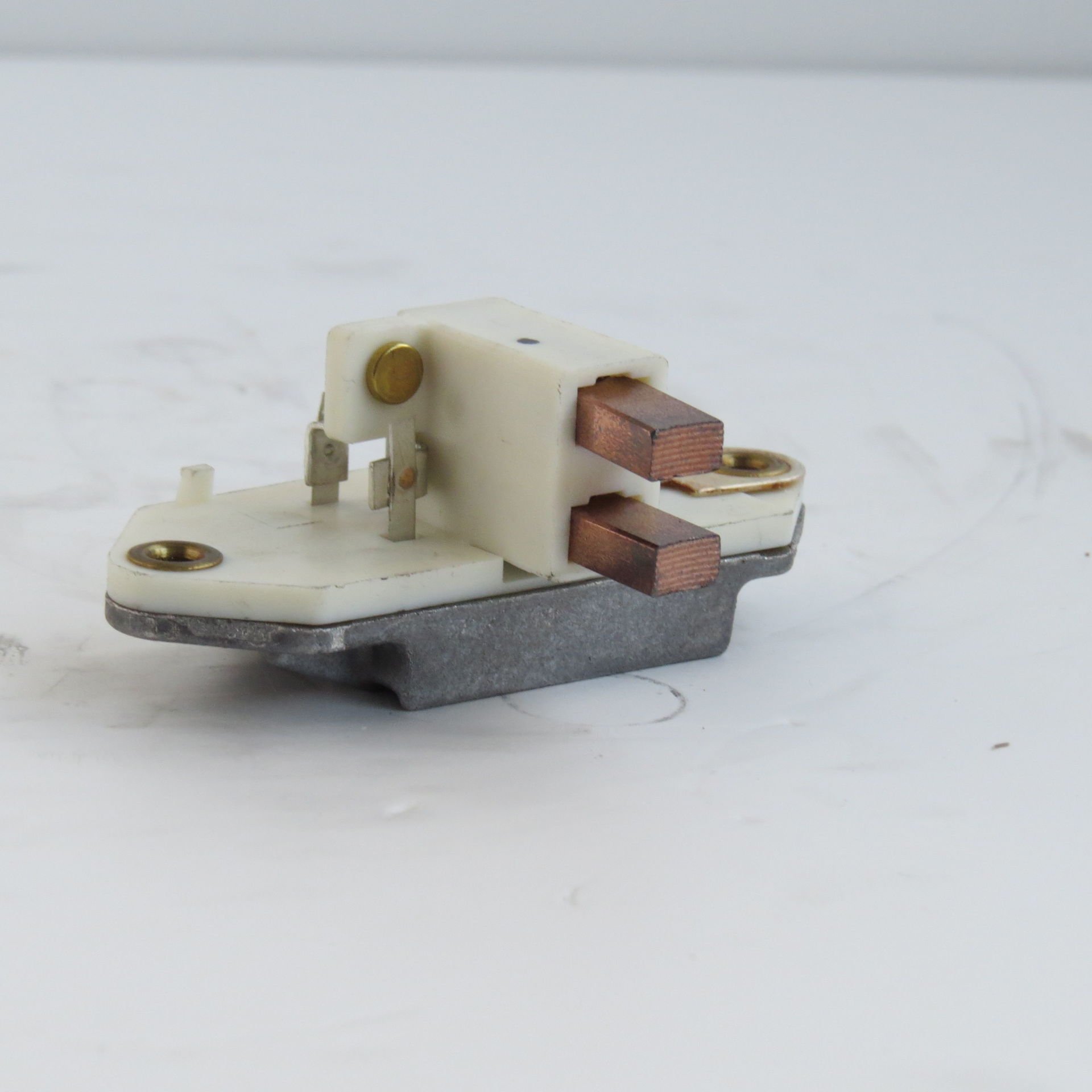 ISKRA MAHLE MGX94  ALT.KONJEKTÖR 24V AER1554 LETRİKA MAHLE