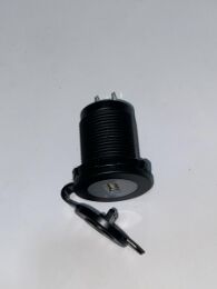 MUHAFAZALI 1 USB ÇIKIŞ LEDLİ 2 TERMİNALLİ