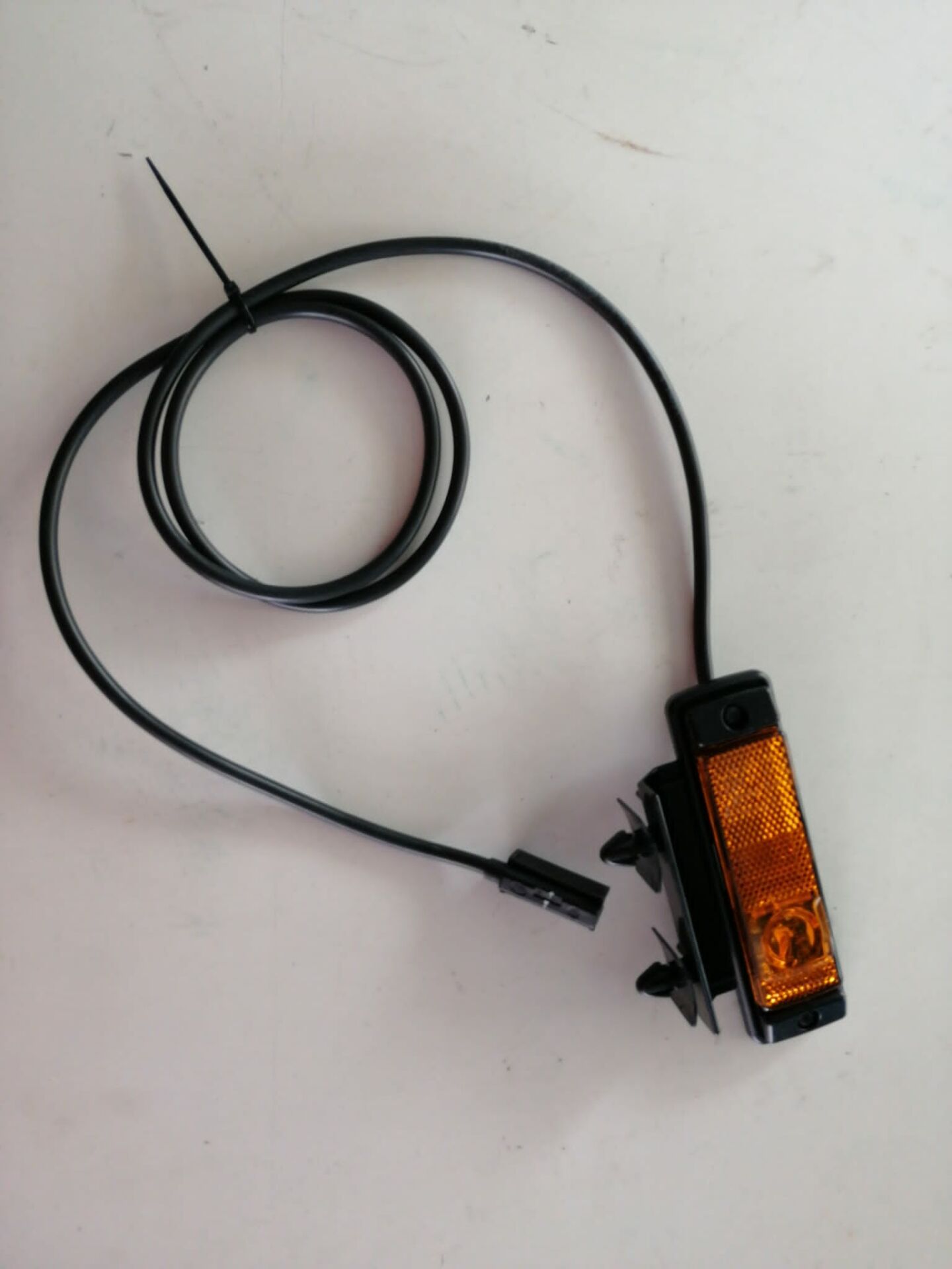 YAN SİNYAL LAMBASI 2 KUTUPLU 24V LED SOL-SAĞ CRONE SİNYAL SARI