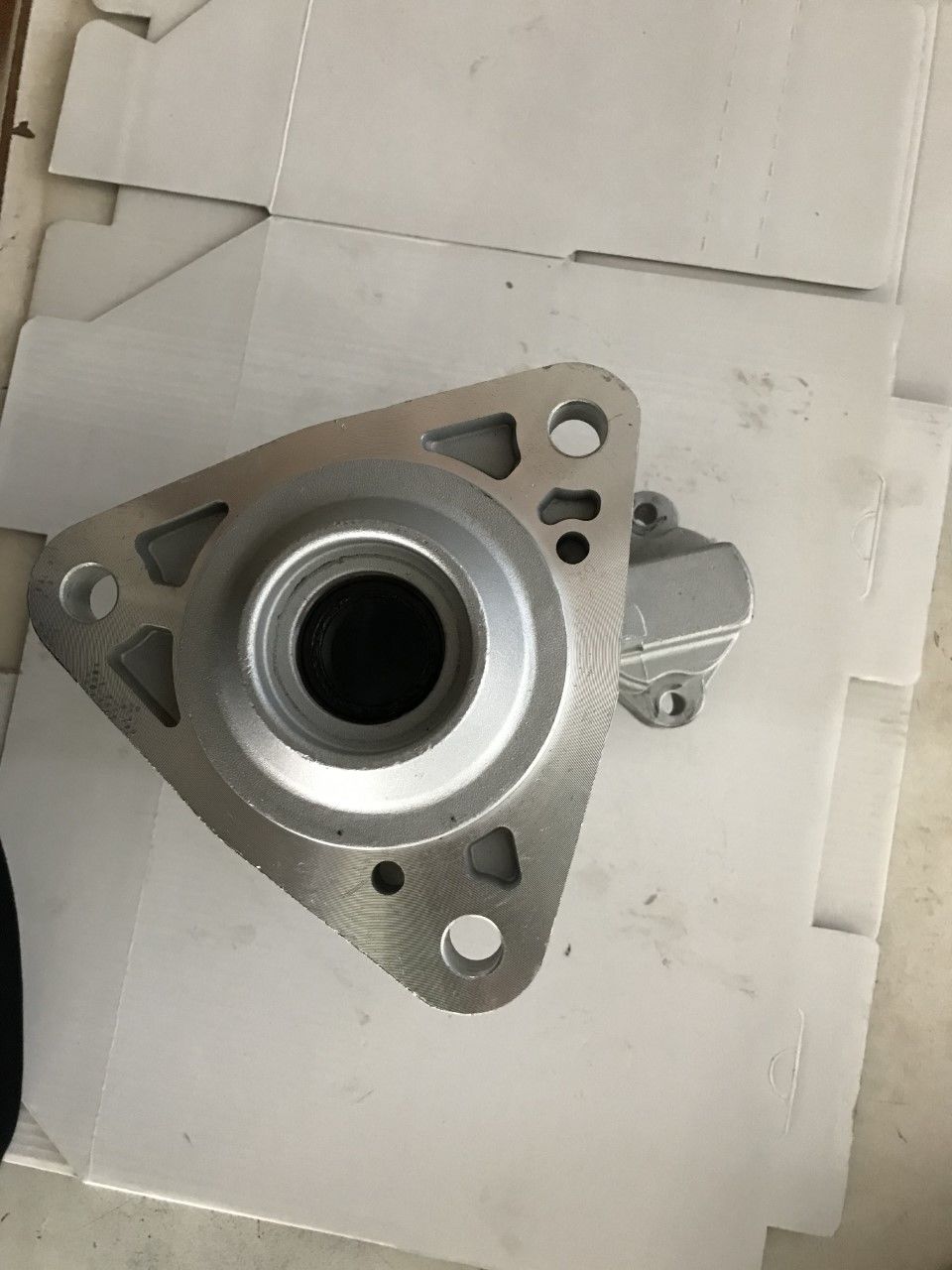 MC 9026 PİNYON KAPAĞI MERCEDES AXOR YM ÖN KAPAK 39MT MITSUBISHİ TİP STR 9026 M9T20171 M9T84771