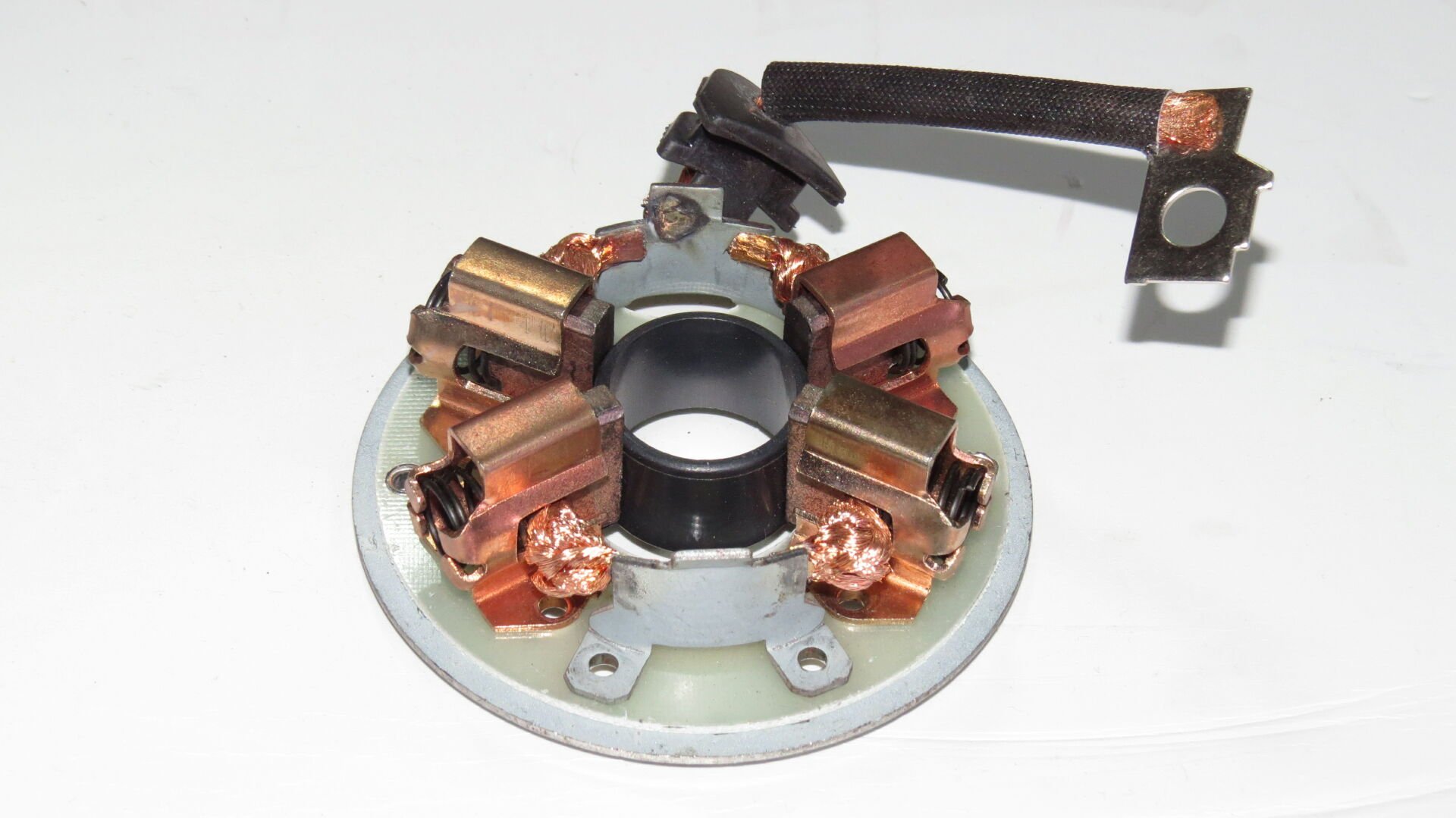 BHB 4028   KÖMÜR YUVASI DİZEL YM METAL GÖVDE İVECO İVECO DAİL.MAGURUS 1011. BAXOR.JUMPER.PEUGEOT.CITROEN.  6033A04D 6033AD0011