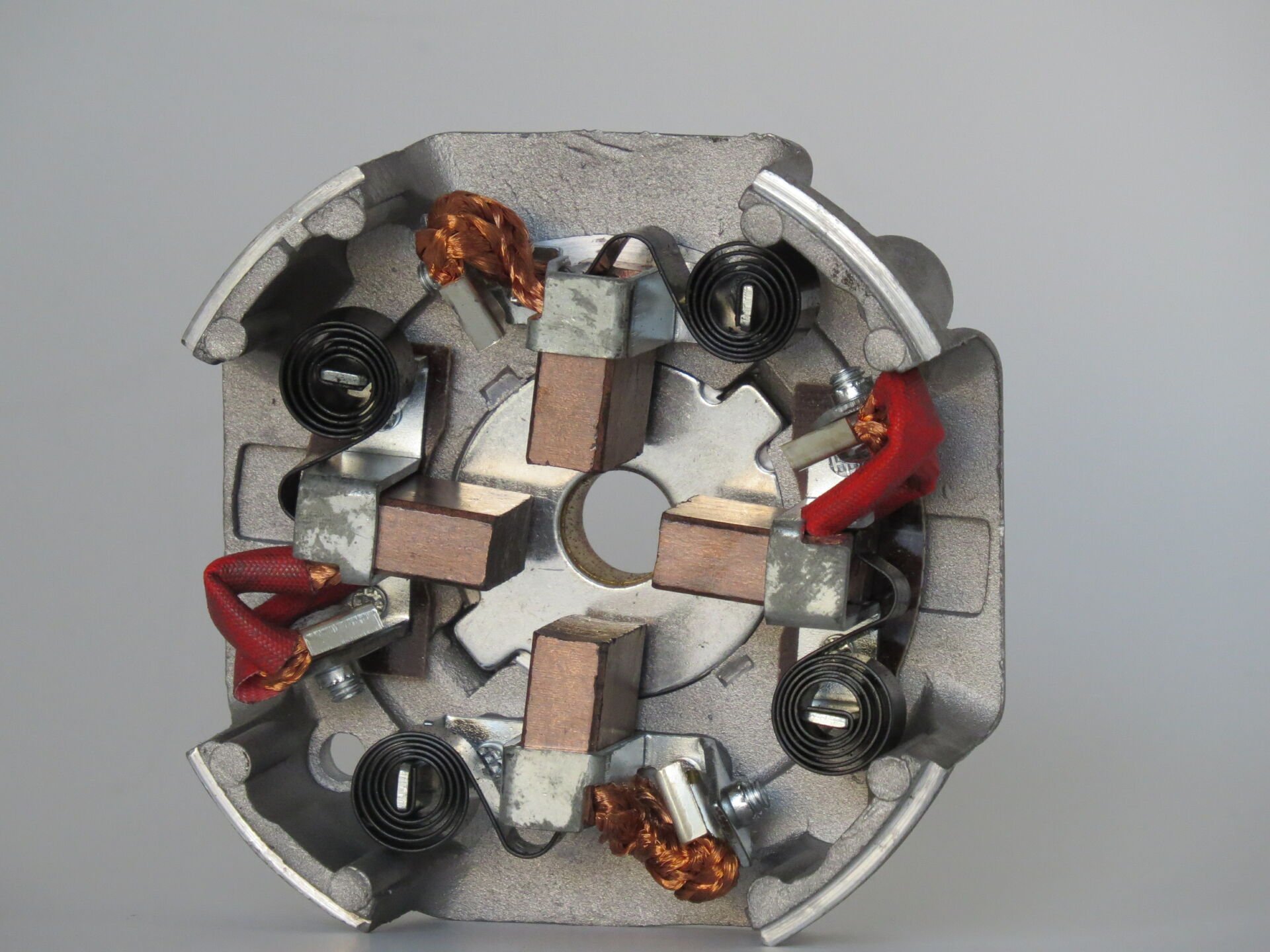 MC 601  MARŞ ALİMİNYUM KÖMÜR YUVASI MAKO TİPİ  EM 86/87 KÖMÜRLÜ BSX-86-87