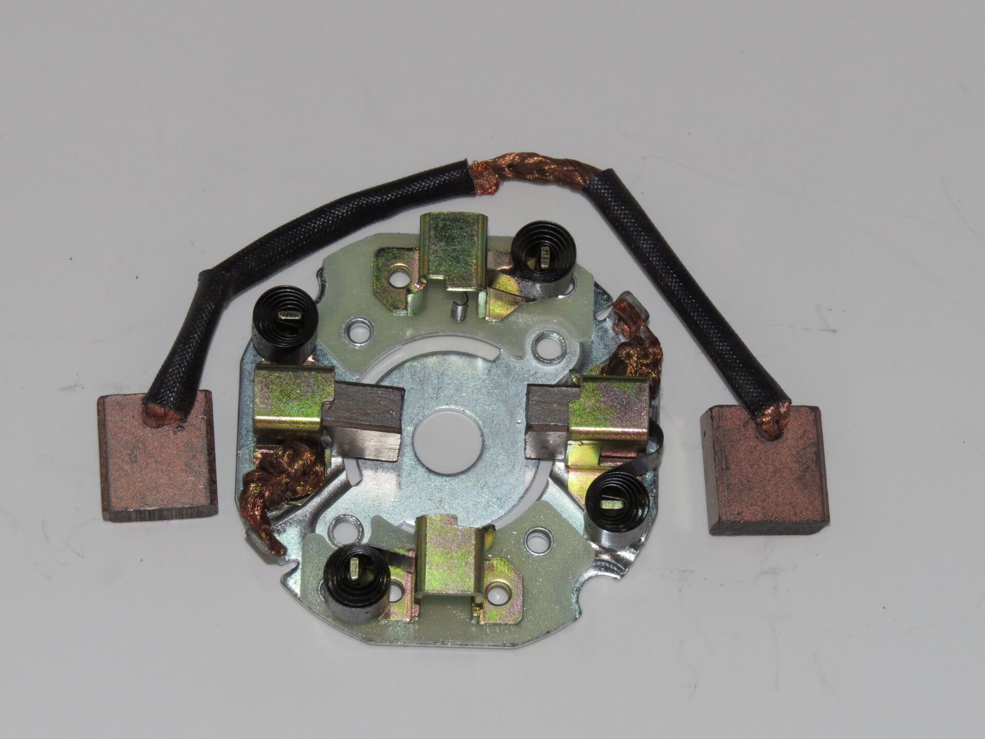 MEDOR BHP 1060  KÖMÜR YUVASI  PERKINS  MOTOR  ERKUNT. JCB KEPÇE.HİDROMEK.MASTAŞ  83226336