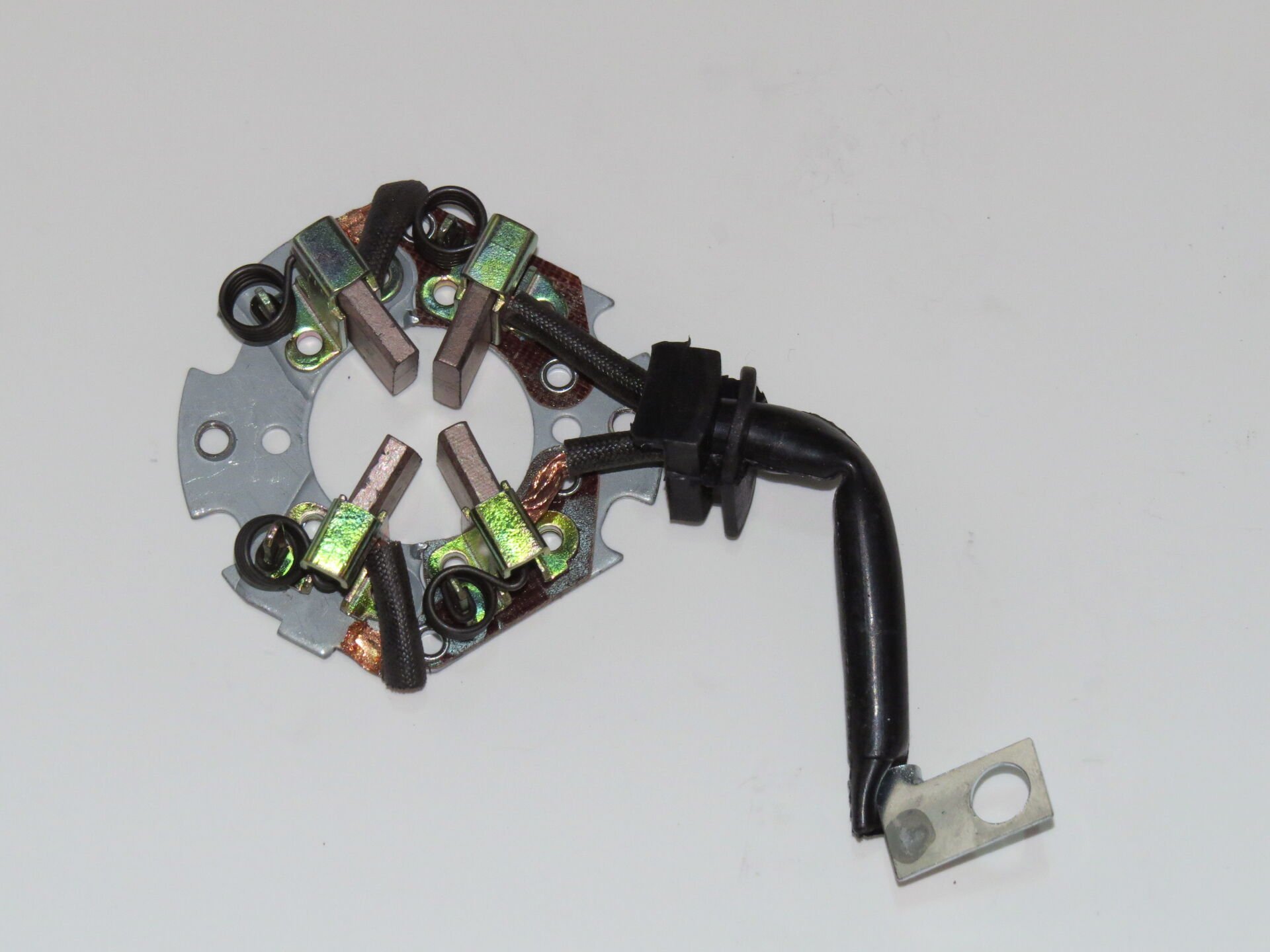 MEDOR BHM 6040    KÖMÜR YUVASI 12V  PARTNER DUCATO SCUDO 4,5MM M649T01671 F32211061B